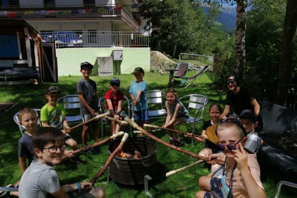 Aggregat Summo 2021, Stockbrot im Garten der Jugendgruppe