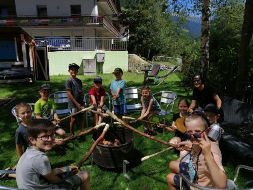 Aggregat Summo 2021, Stockbrot im Garten der Jugendgruppe